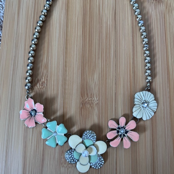Jewelry - Fun Floral Statement Necklace